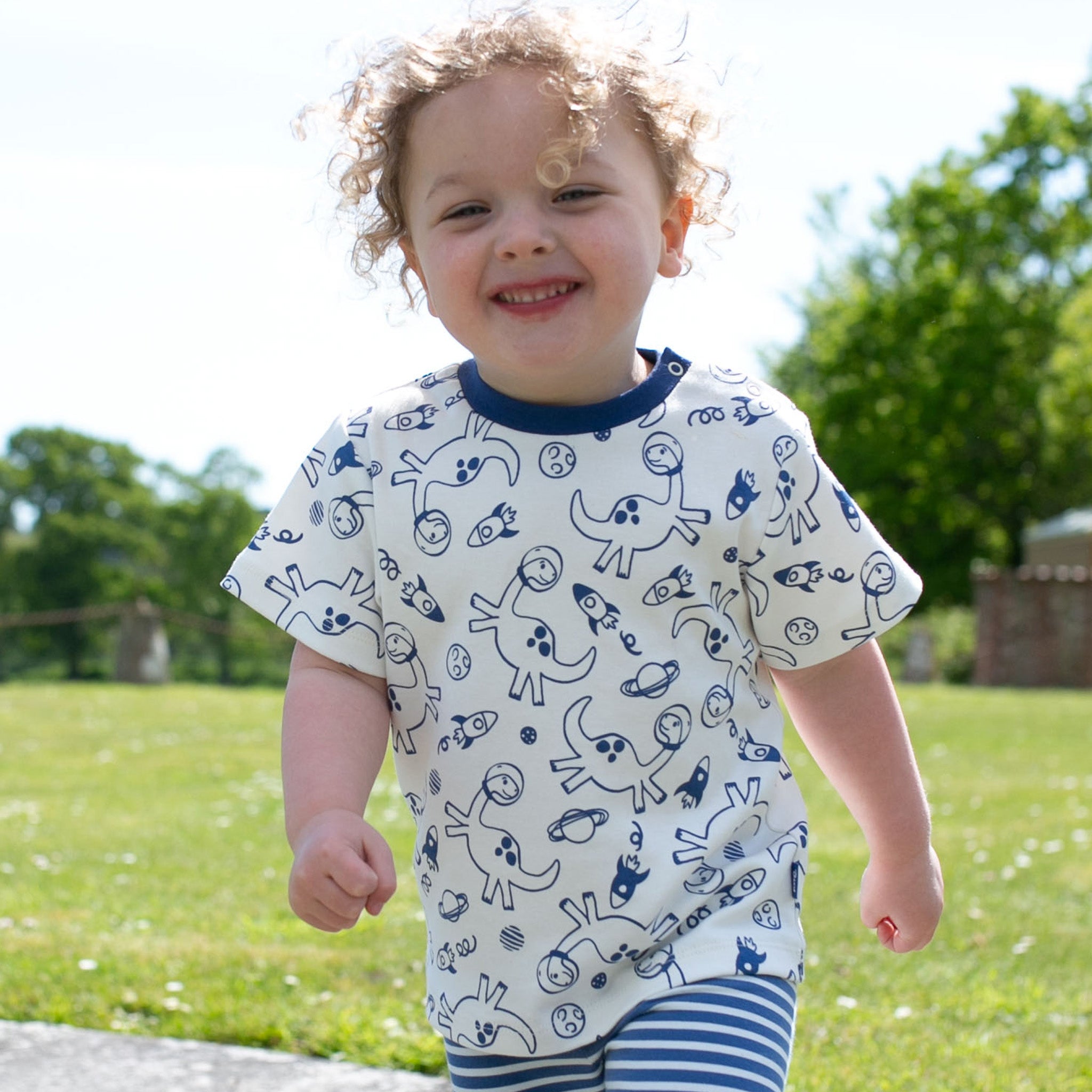 T-shirt dinossauro astronauta