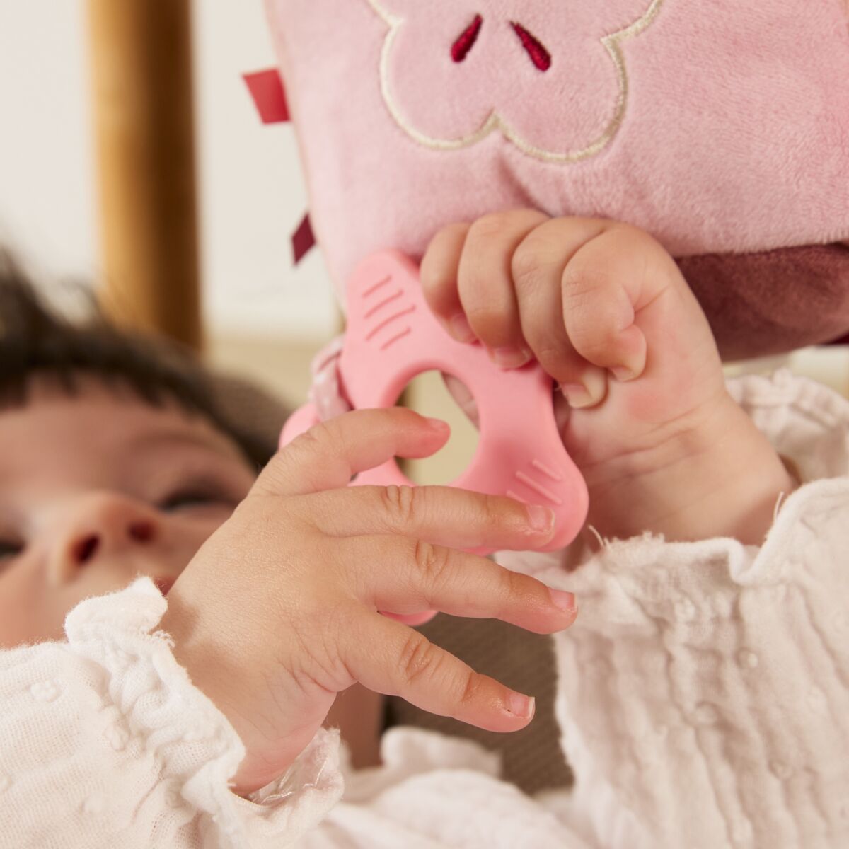 Cubo Sensorial com Atividades para Pendurar - 0+ Meses | Miniland