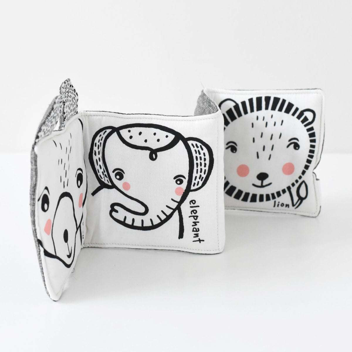 interior do livro de tecido para bebé - Animais da selva