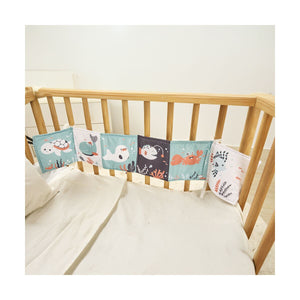 Livro em Tecido preso ao Berço - com temática do oceano