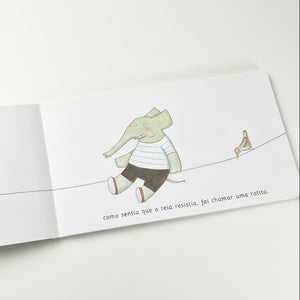 Interior do livro infantil inspirado numa cantiga tradicional "Um Elefante que Balançava..."