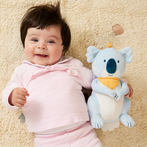 bebé ao lado do seu Peluche para Bebé com Mordedor em forma de coala