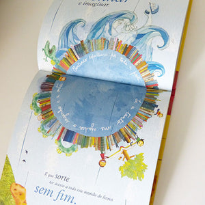 Interior do Livro infantil que celebra os pequenos gestos de carinho "Um livro para ti"