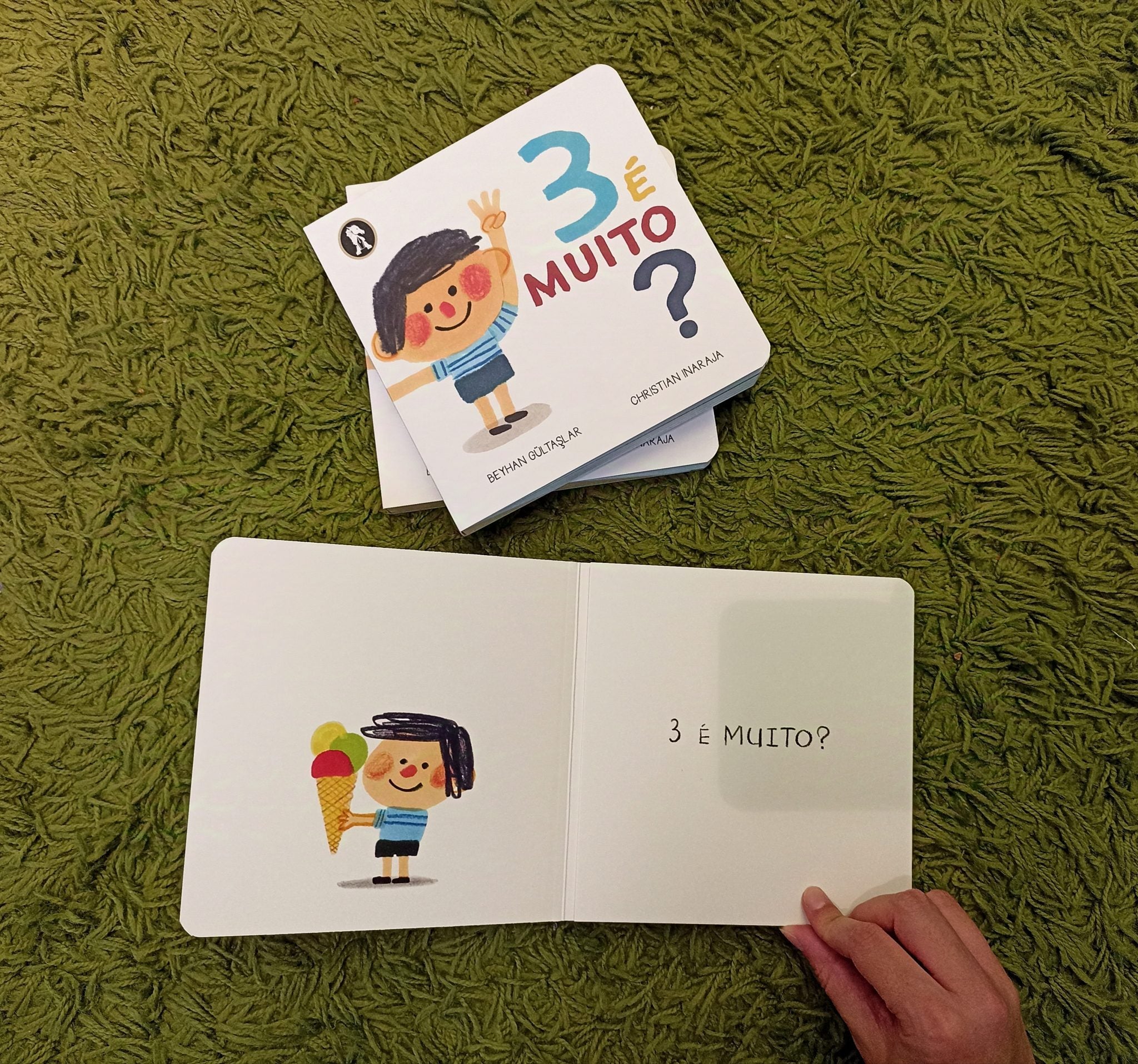 interior do livro "3 é muito?" de
Beyhan Gultaslar, um livro sobre números e contagem