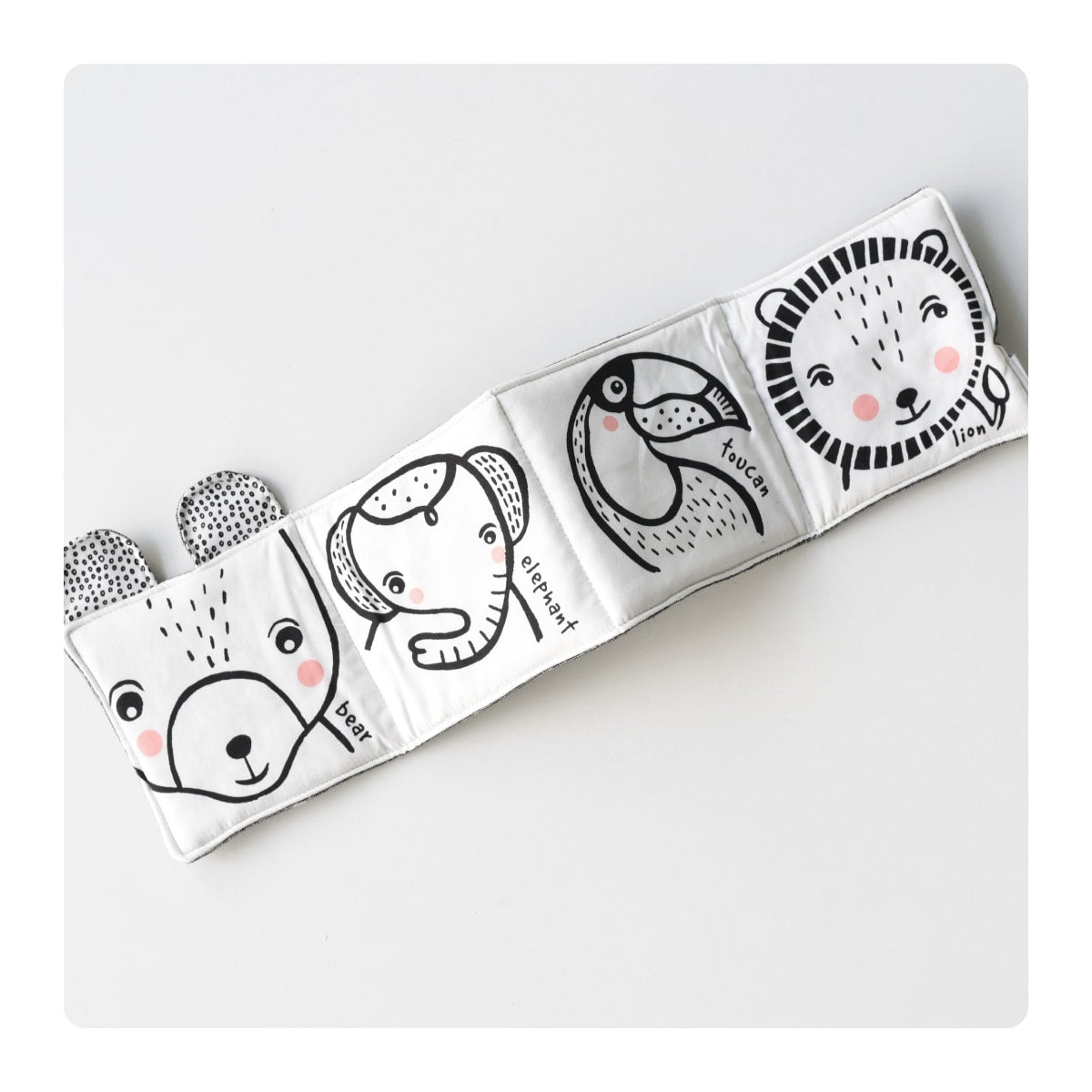 interior de um livro de tecido para bebé