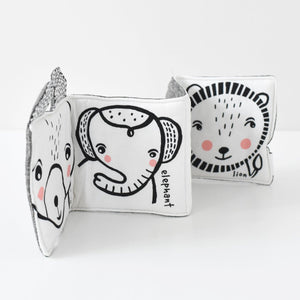 interior do livro de tecido para bebé - Animais da selva