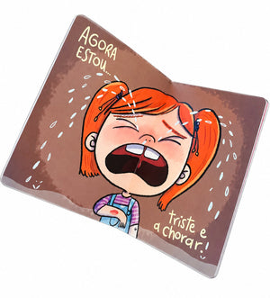 página do livro infantil "Agora Estou..." que fala sobre emoções