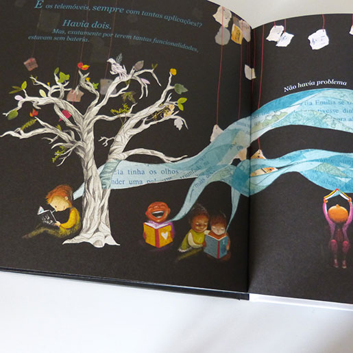 Interior do livro interativo infantil sobre imaginação e criatividade "Ilumina" 